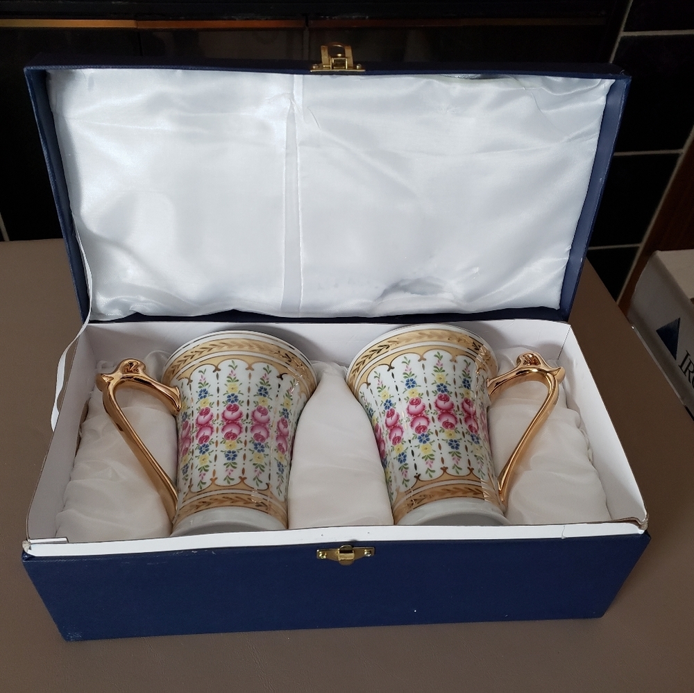 Sorelle fine porcelain mugs